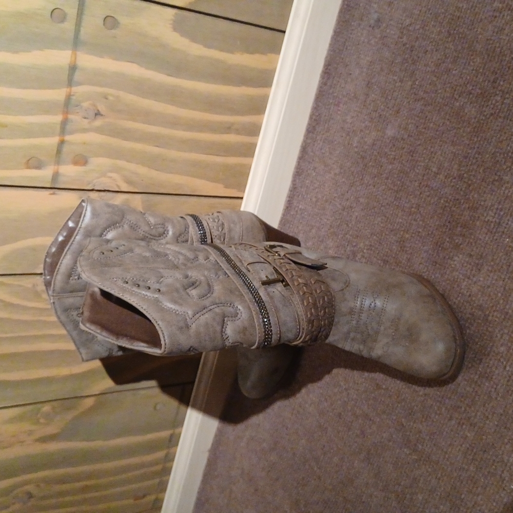 MIA size 10 heeled boots